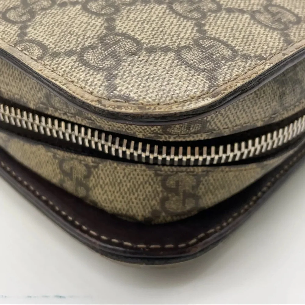Authentic Gucci GG Vintage Suprime Brown ClutchBag